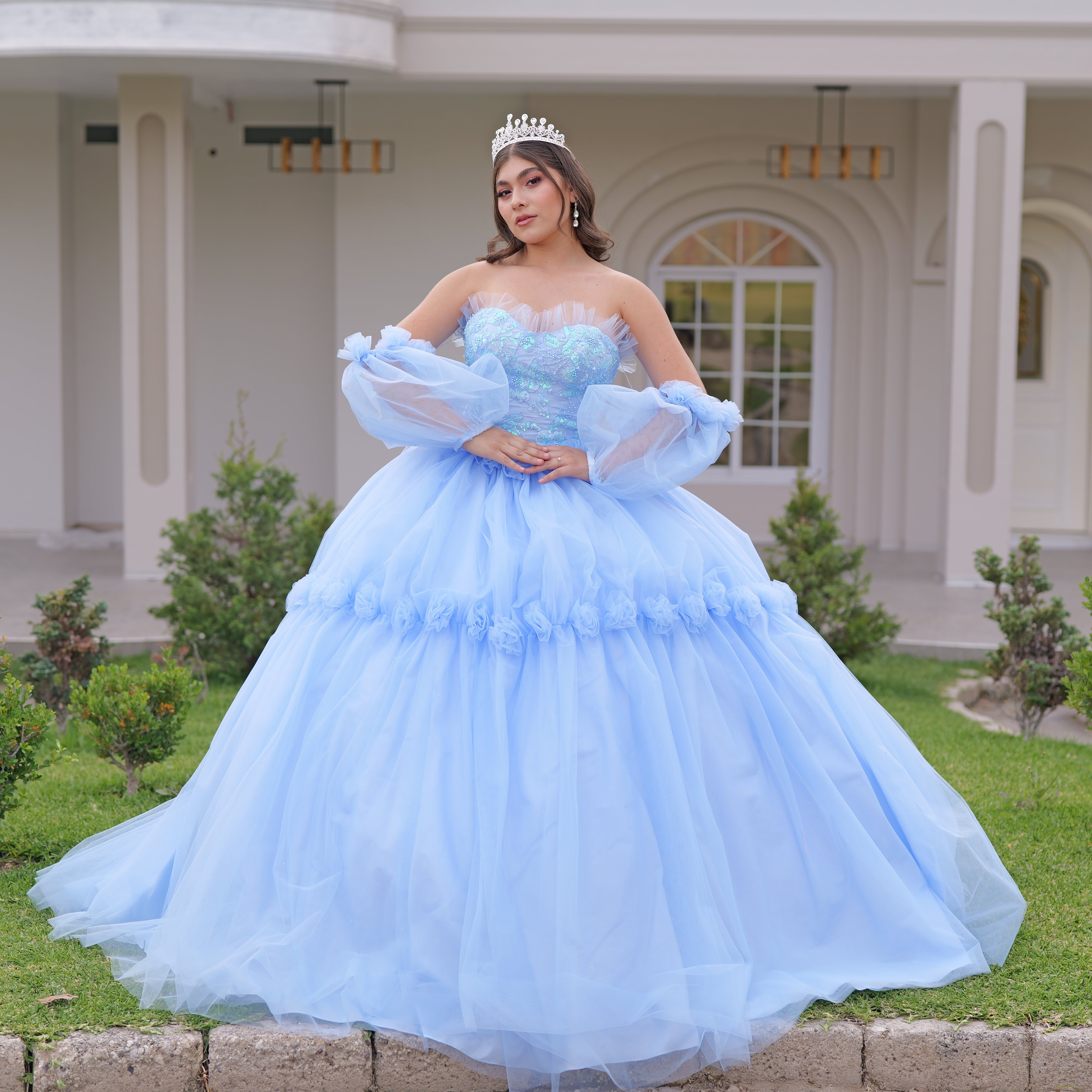 Vestido de quinceañera con mangas desmontables