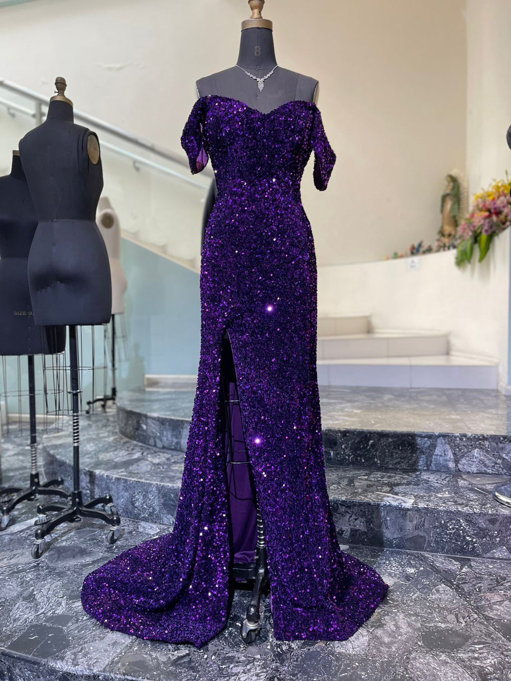 Vestido de fiesta morado de lentejuelas