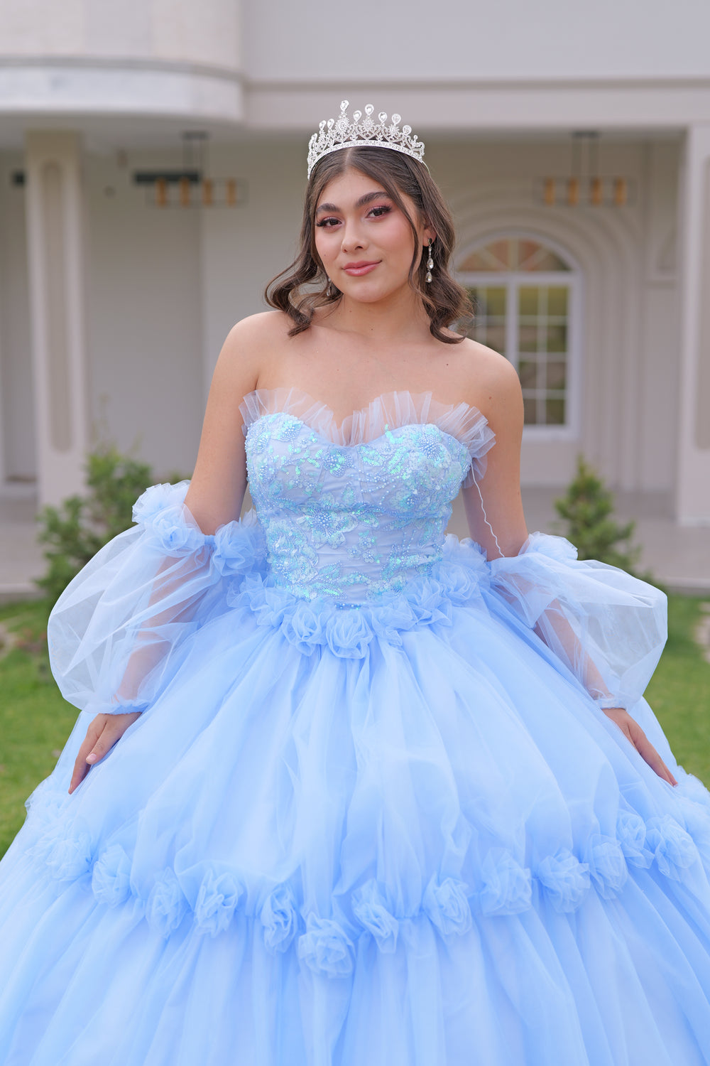 Vestido de quinceañera con mangas desmontables