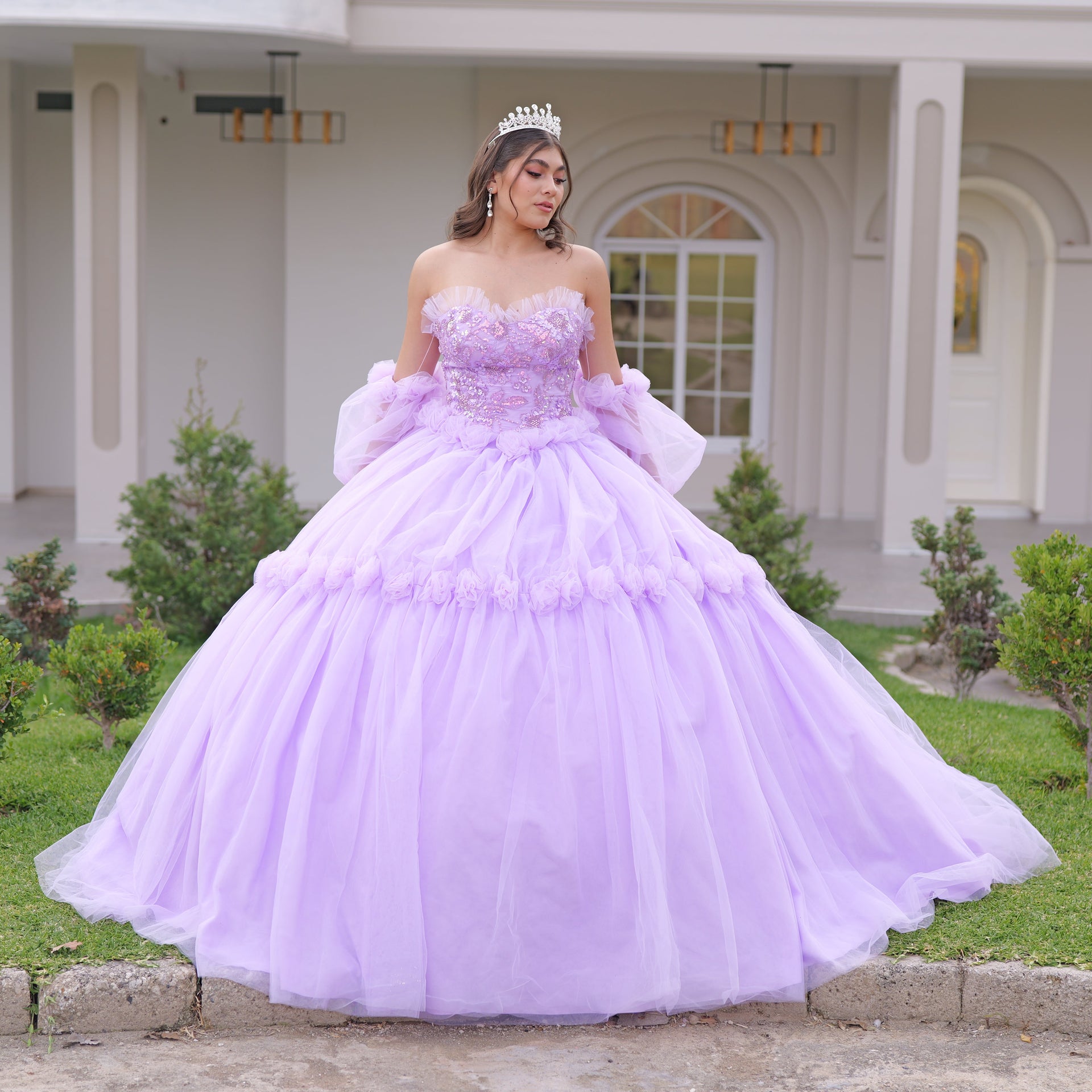 Vestido de quinceañera lila con mangas desmontables