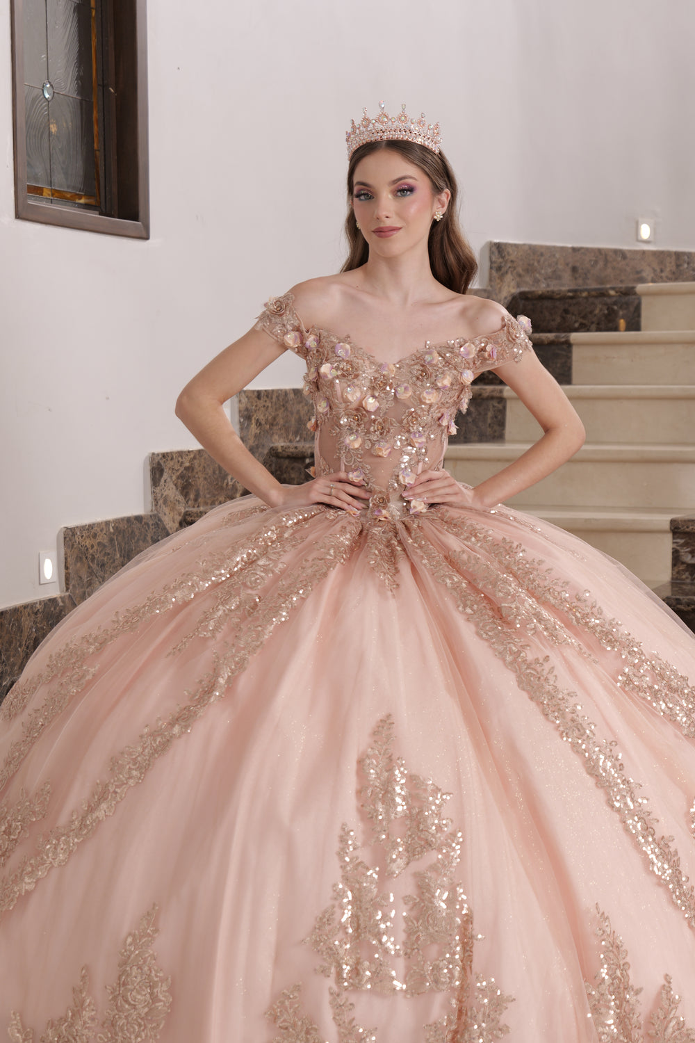 Vestido de quinceañera rosa oro con flores