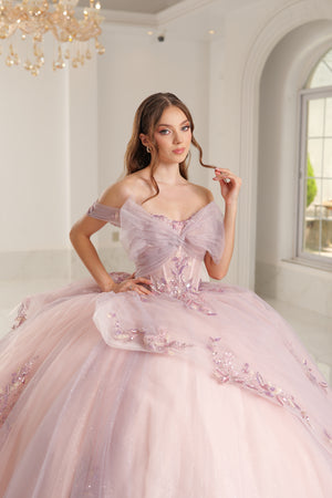 Vestido de quince lila con rosa straple