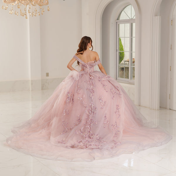 Vestido de quince lila con rosa straple