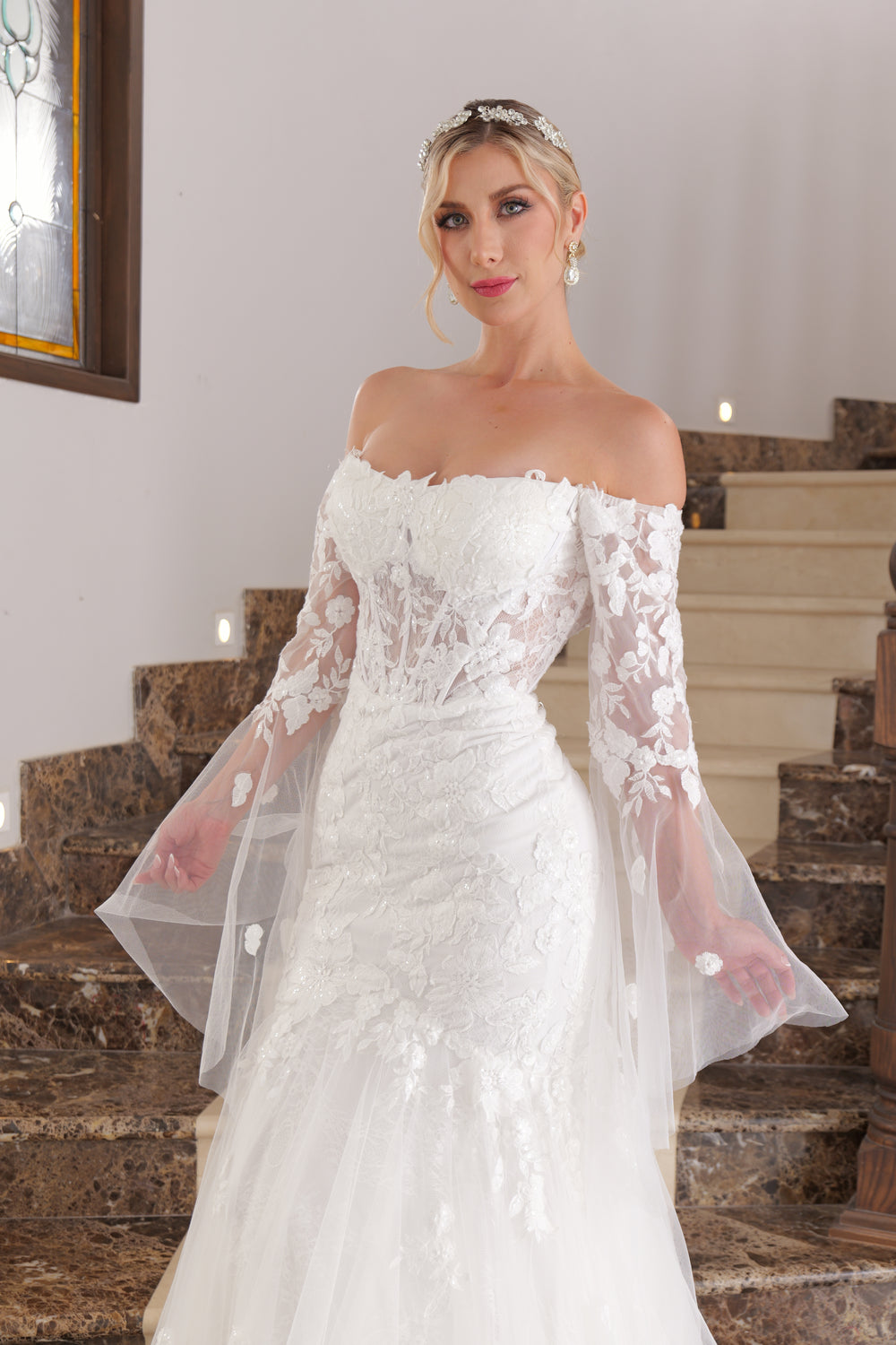 Vestido de novia con mangas campana