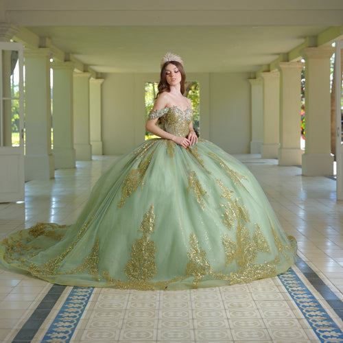 Vestido de quinceañera pistache con oro