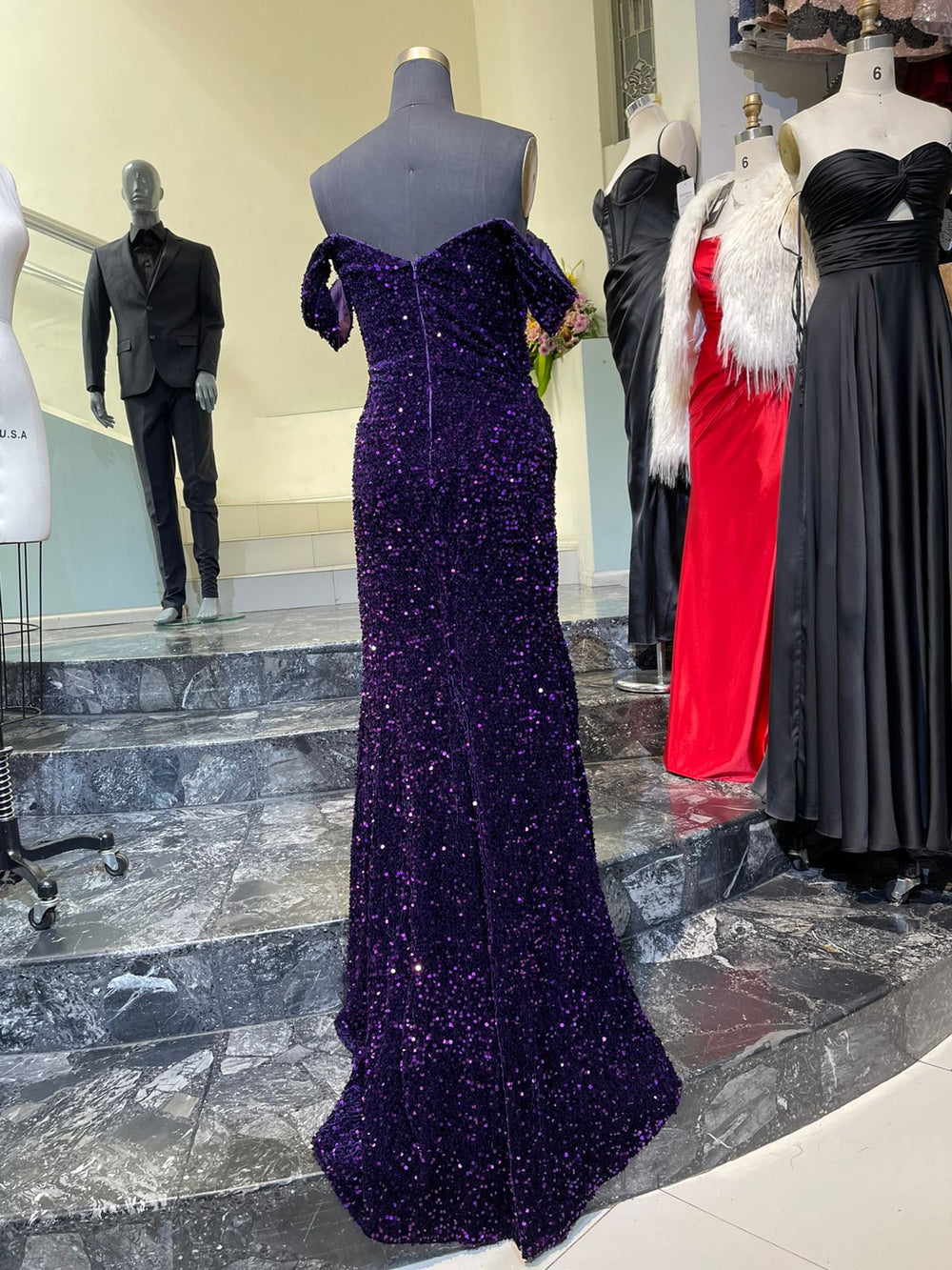 Vestido de fiesta morado de lentejuelas