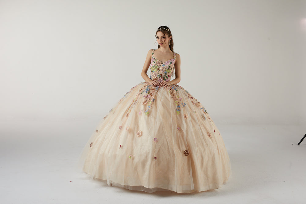 Vestido de quinceañera champagne con flores de colores