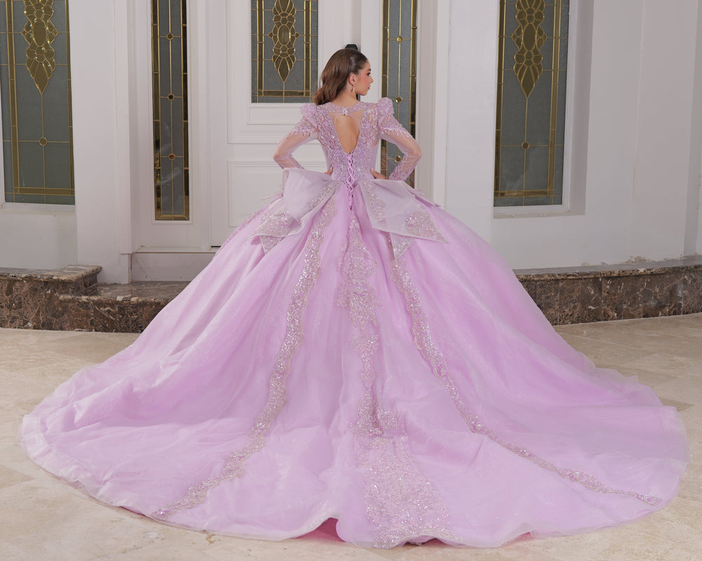 Vestido de quinceañera lila de manga larga con pedreria