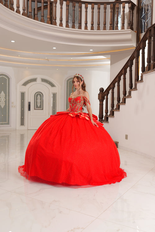 Vestido rojo con oro de quinceañera