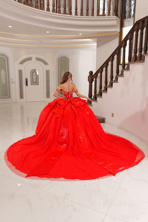 Vestido rojo con oro de quinceañera