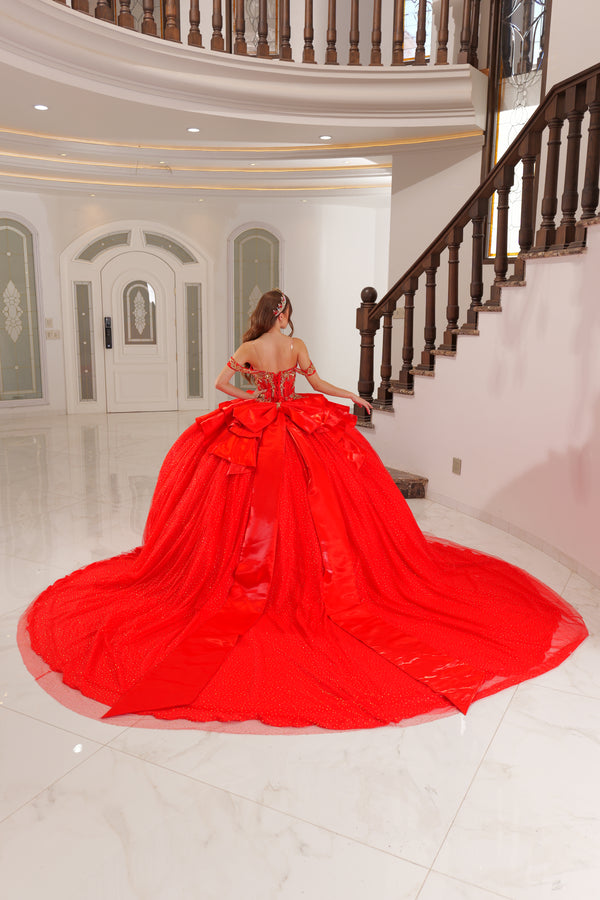 Vestido rojo con oro de quinceañera