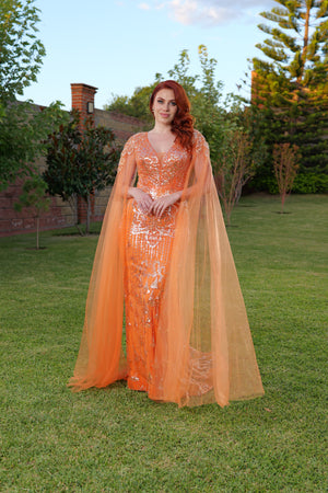 Vestido de fiesta naranja con mangas de tul