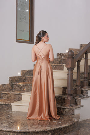 Vestido corte A con aplicacion en el escote