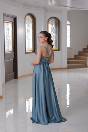 Vestido corte A con aplicacion en el escote