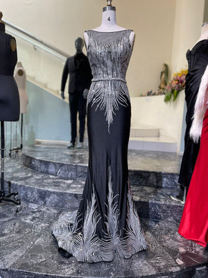 Vestido de fiesta negro con detalles en plateado