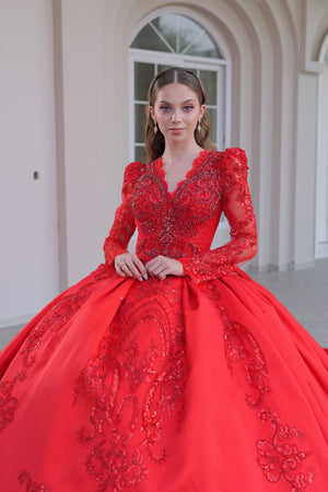 Vestido de quinceañera rojo de manga larga con pedreria