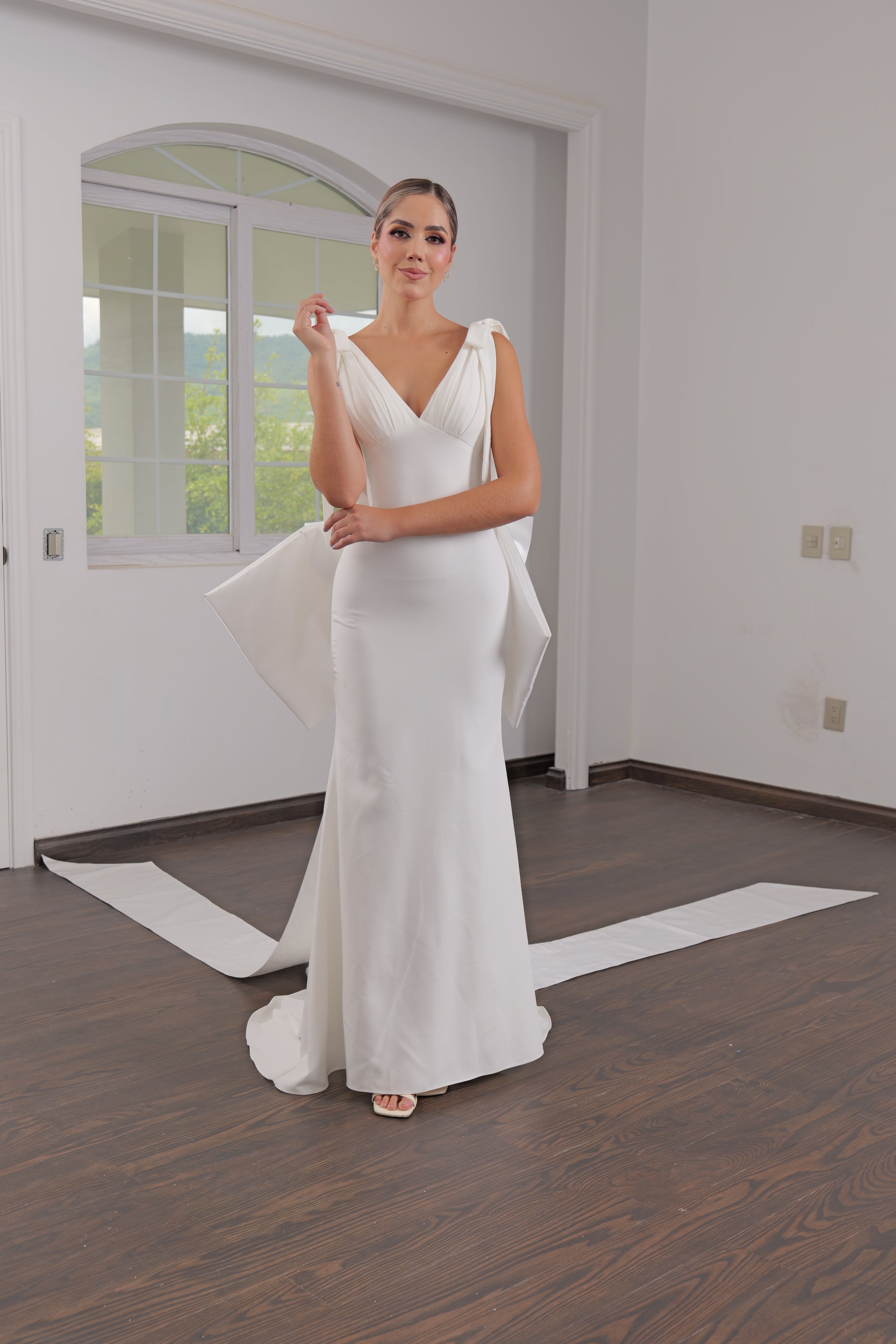 Vestido de novia liso con cuello V