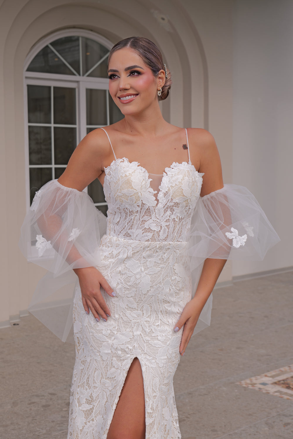 Vestido de novia straple con mangas desmontables