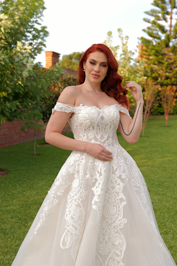 Vestido de novia corte A con bordado