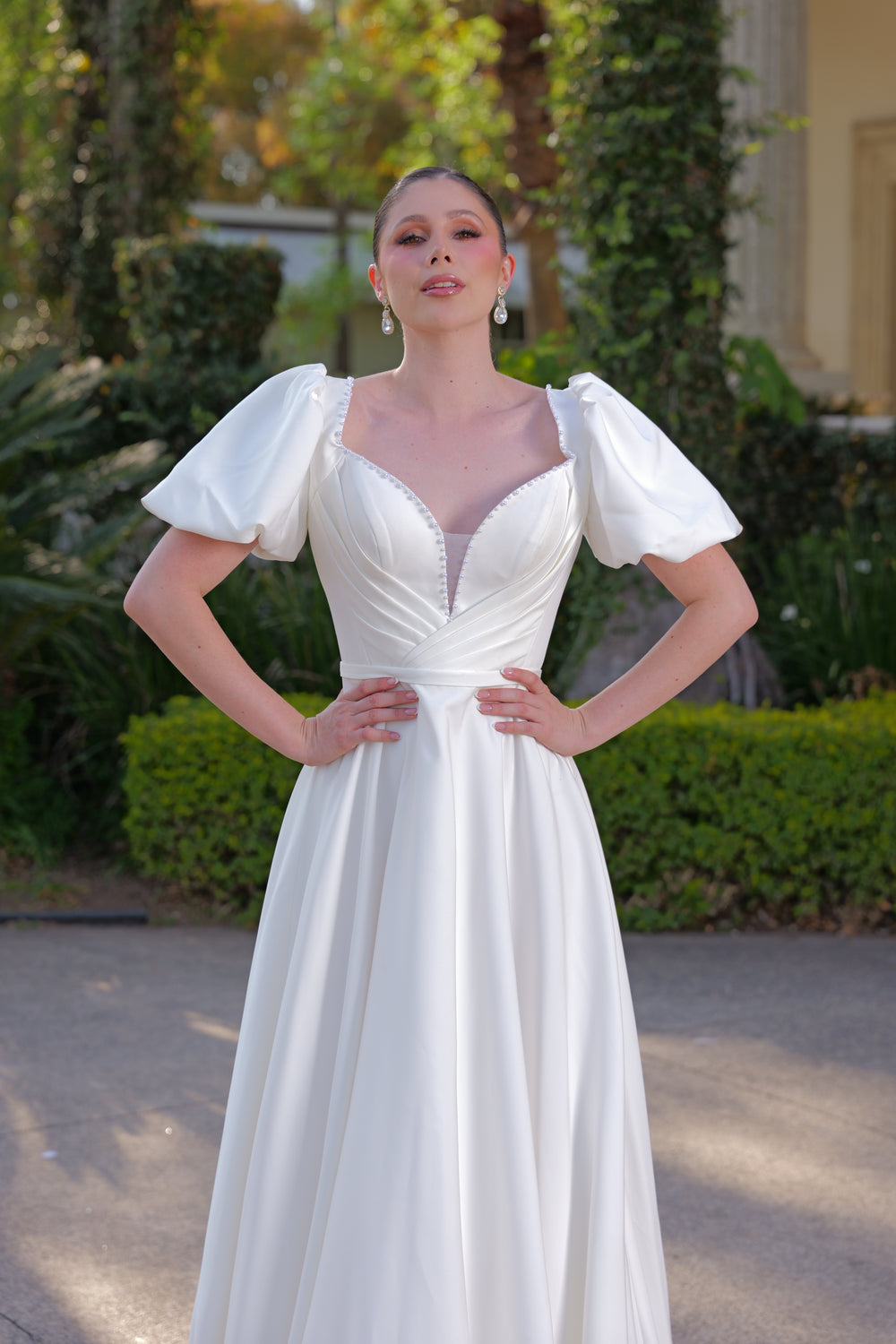Vestido de novia corte recto con mangas