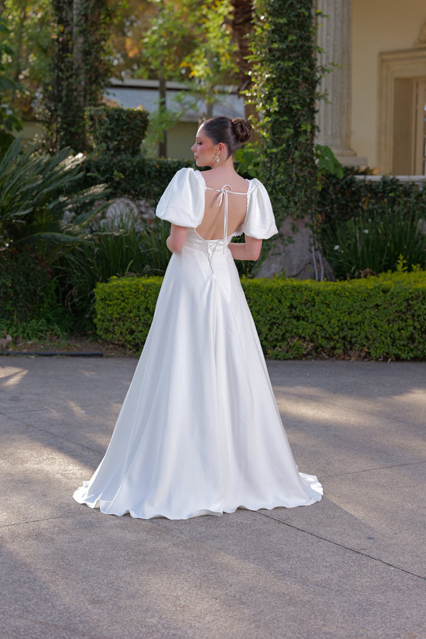 Vestido de novia corte recto con mangas